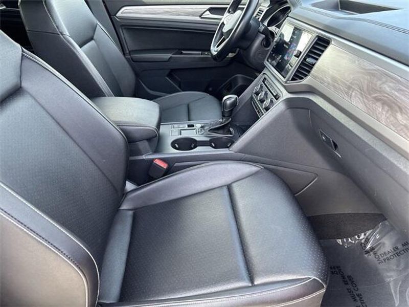 Used 2020 Volkswagen Atlas Cross Sport 2.0T SE w/TechnologyImage 12