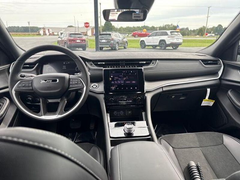 2025 Jeep Grand Cherokee Altitude X2025 Jeep Grand Cherokee L Altitude X 4x4