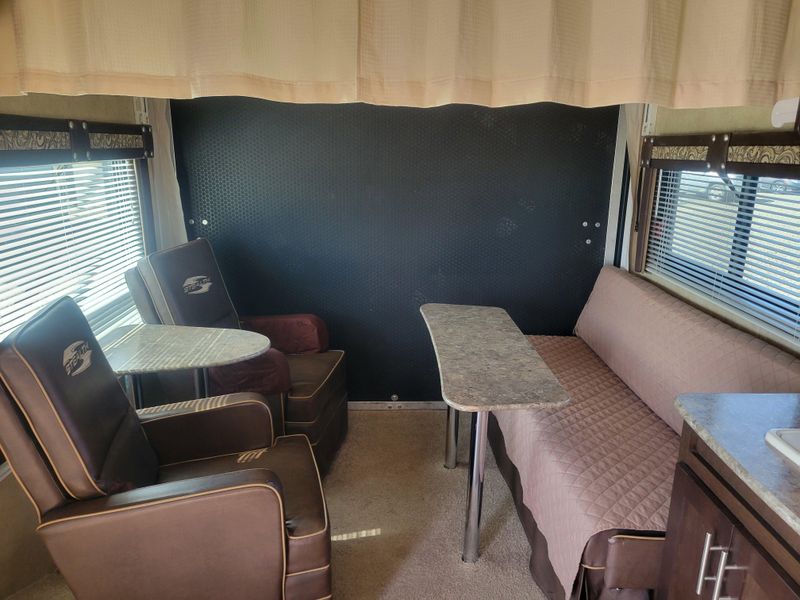 Used 2015 FOREST RIVER STEALTH 1913 Image 11