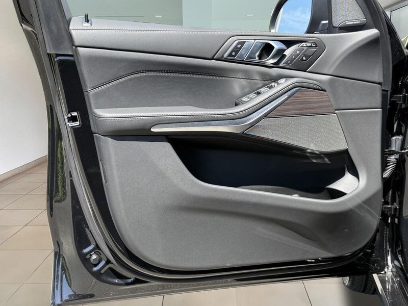 2025 BMW X7 xDrive40iImage 18