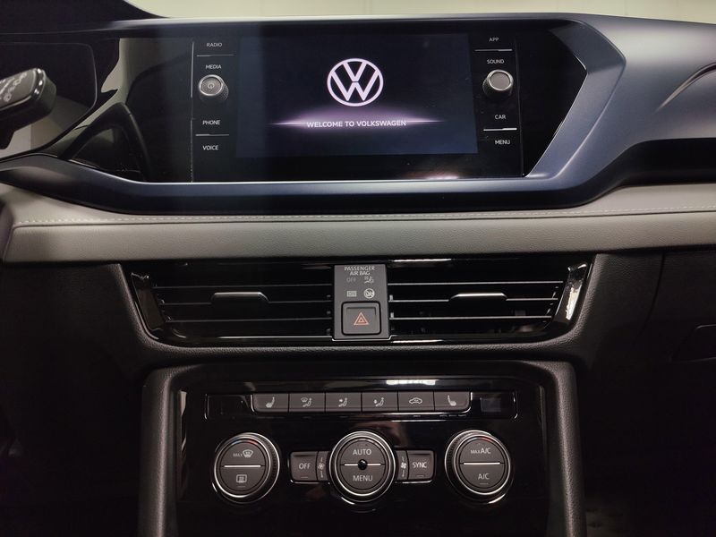 Used 2024 Volkswagen Taos SE AWD w/Sunroof & Black Plus PkgImage 22