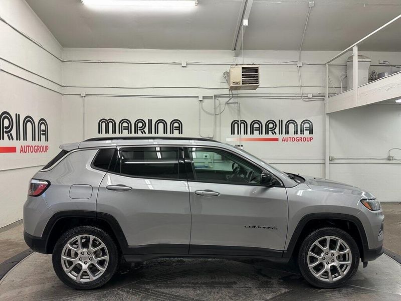 2022 Jeep Compass Latitude LuxImage 9