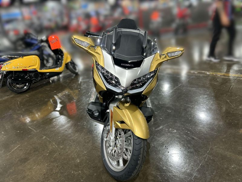 2025 Honda GOLDWING TOUR DCT Image 24