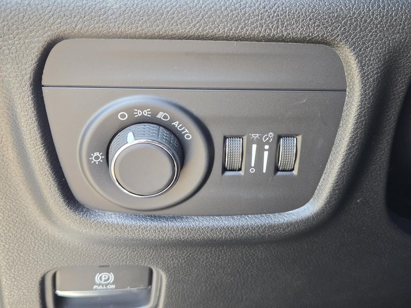 New 2026 Jeep Grand Cherokee Laredo X 4x2