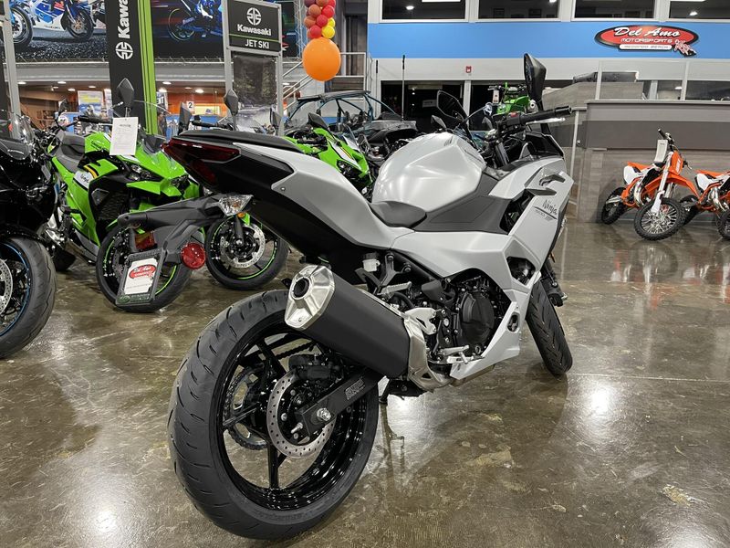 2025 Kawasaki NINJA 500 ABS Image 6