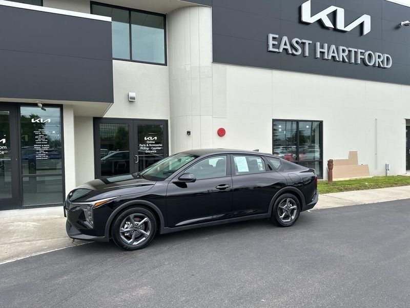 2025 Kia K4 LXSImage 1