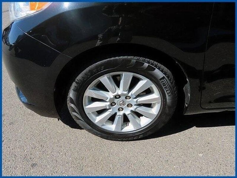 2014 Toyota Sienna LEImage 4