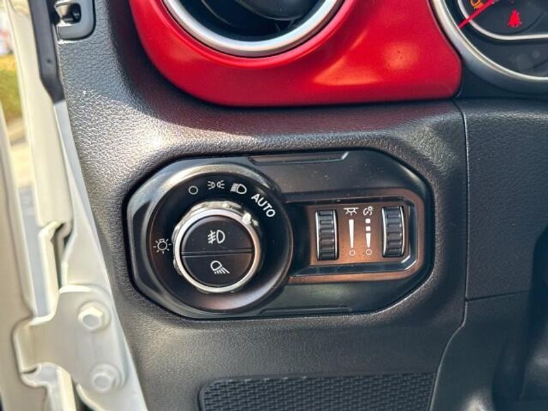 2021 Jeep Gladiator Rubicon photo 11