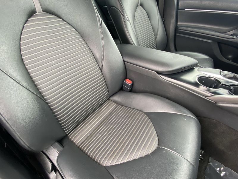 2018 Toyota Camry SEImage 13