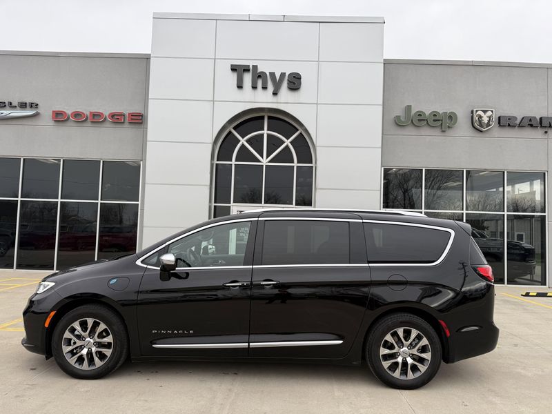 Used 2024 Chrysler Pacifica Hybrid PinnacleImage 39