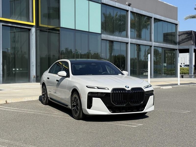 2025 BMW 7 Series 740iImage 4