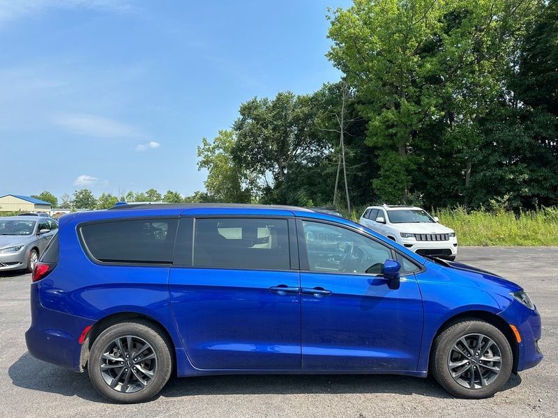 2020 Chrysler Pacifica Launch EditionImage 12