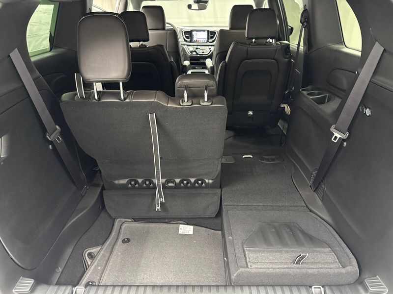 2025 Chrysler Pacifica SelectImage 20