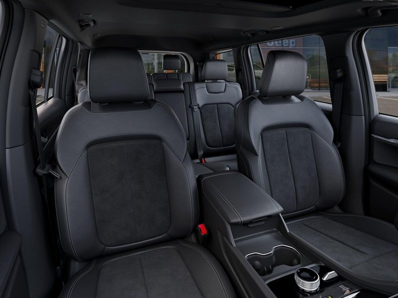 New 2026 Jeep Grand Cherokee L Laredo Altitude 4x4Image 16
