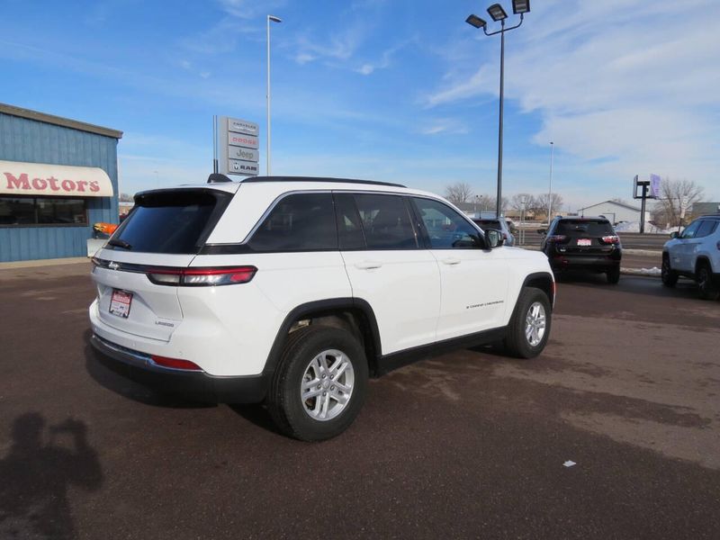 Used 2024 Jeep Grand Cherokee Laredo 4x4 4dr SUVImage 5