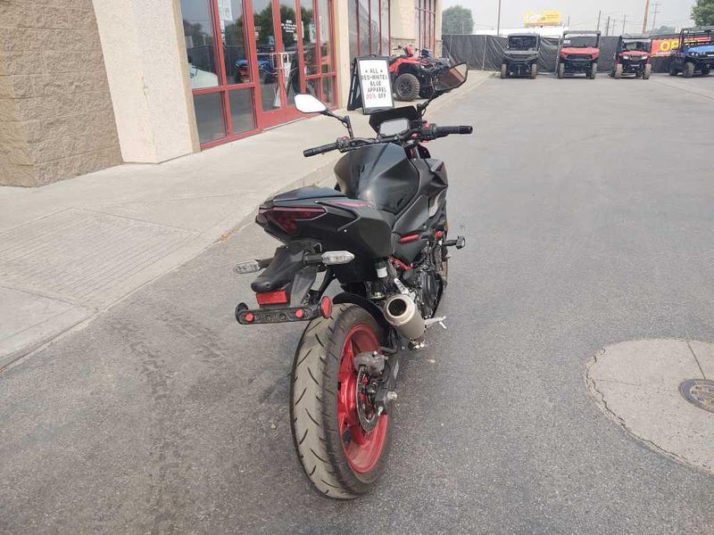 Used 2025 Kawasaki Z500 SE ABS 