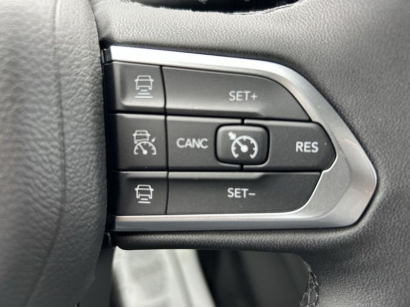 2025 Jeep Compass Limited photo 17