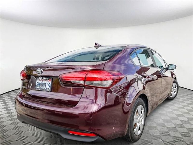 Used 2018 Kia Forte LXImage 8