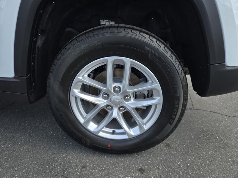 New 2026 Jeep Grand Cherokee Laredo 4x2