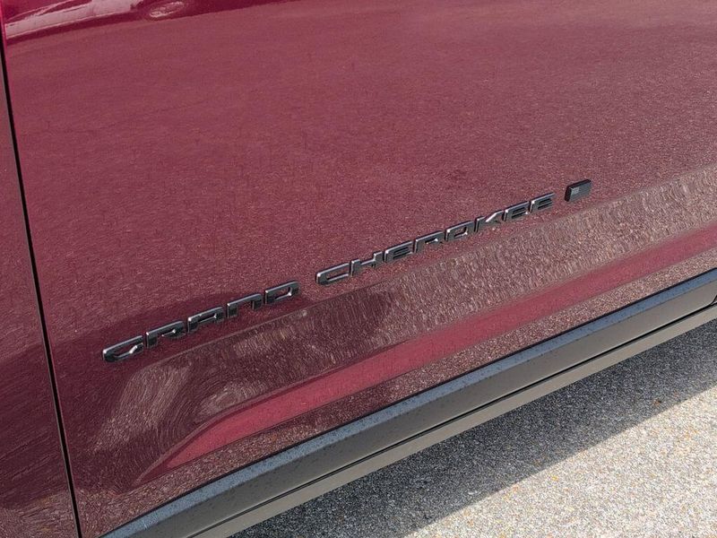 New 2025 Jeep Grand Cherokee Altitude X 4x2Image 10