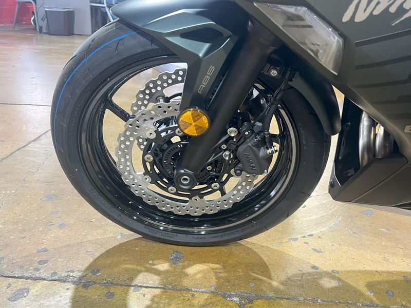 2025 Kawasaki NINJA 650 ABS Image 2