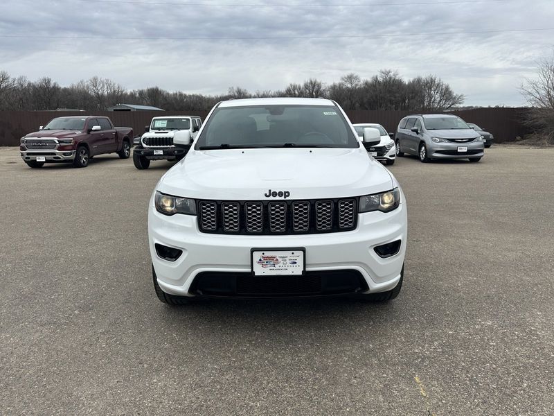 2022 Jeep Grand Cherokee WK Laredo XImage 3