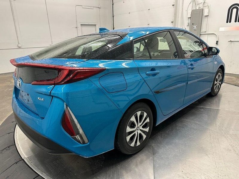 2021 Toyota Prius Prime LEImage 16