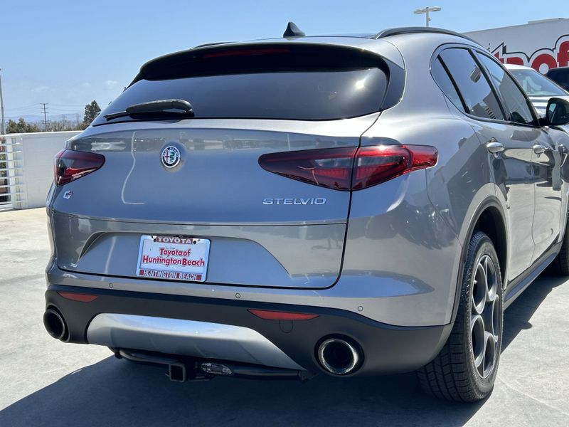2019 Alfa Romeo Stelvio Image 5
