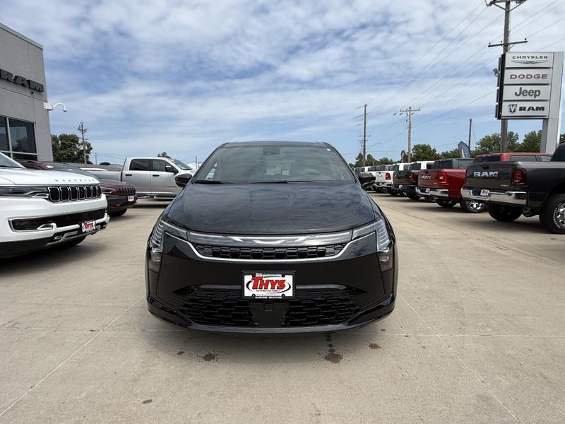 New 2027 Chrysler Pacifica SelectImage 30