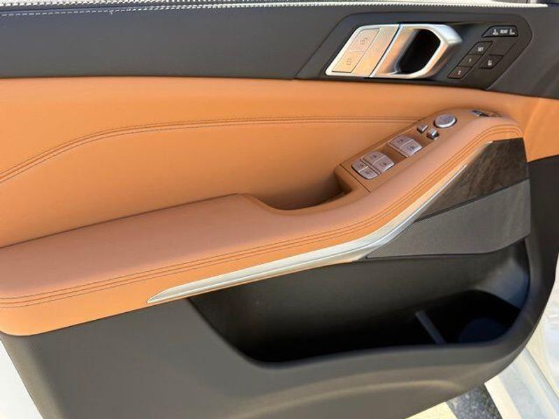 New 2026 BMW X7 xDrive40iImage 15