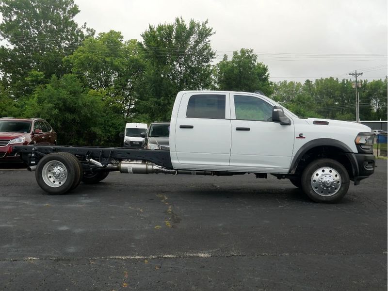 2024 RAM 5500 Tradesman Chassis Crew Cab 4x4 84