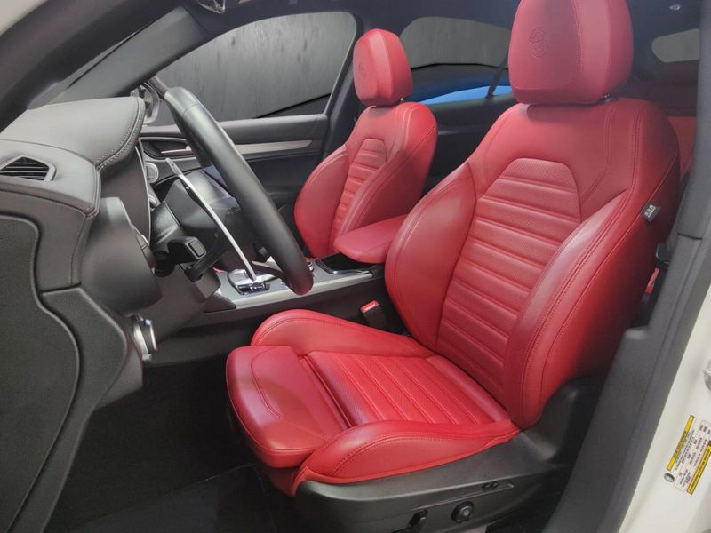 Used 2024 Alfa Romeo Stelvio Veloce AWD Premium w/Sunroof/NavImage 15