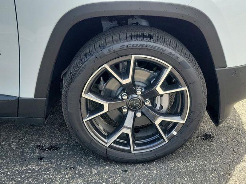 New 2026 Jeep Cherokee Overland 4x4