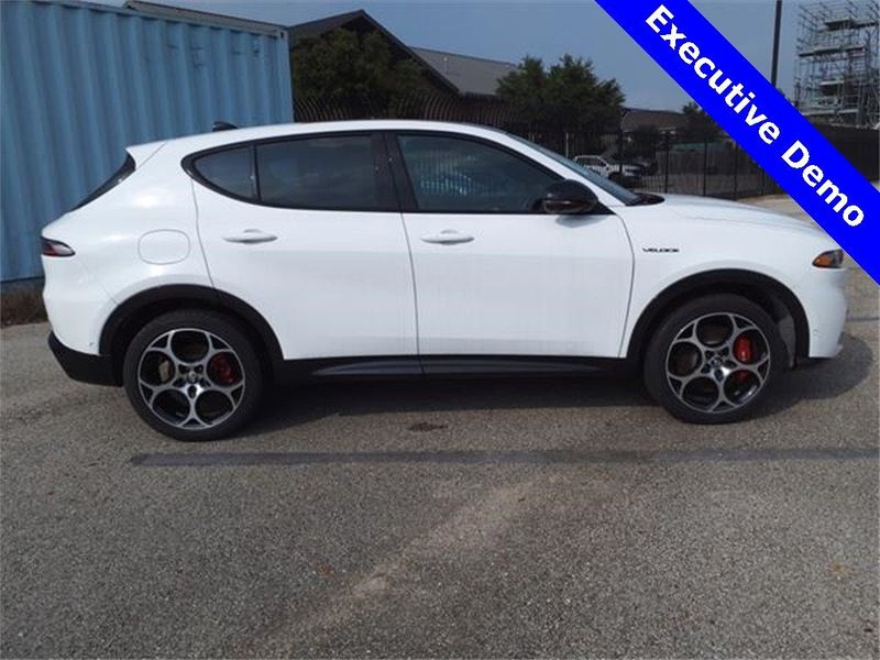 2024 Alfa Romeo Tonale Veloce Eawd in a Alfa White exterior color and Blackinterior. Northside Alfa Romeo of Houston 281-475-4549 alfaromeousaofnorthhouston.com 