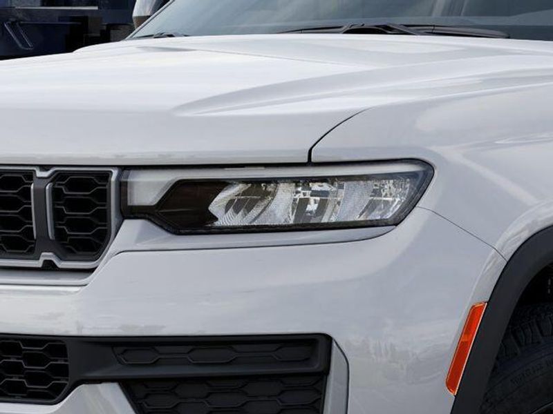 New 2026 Jeep Grand Cherokee Laredo Altitude 4x4Image 10