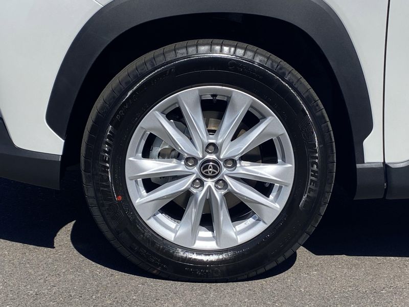 New 2025 Toyota Corolla Cross LEImage 8