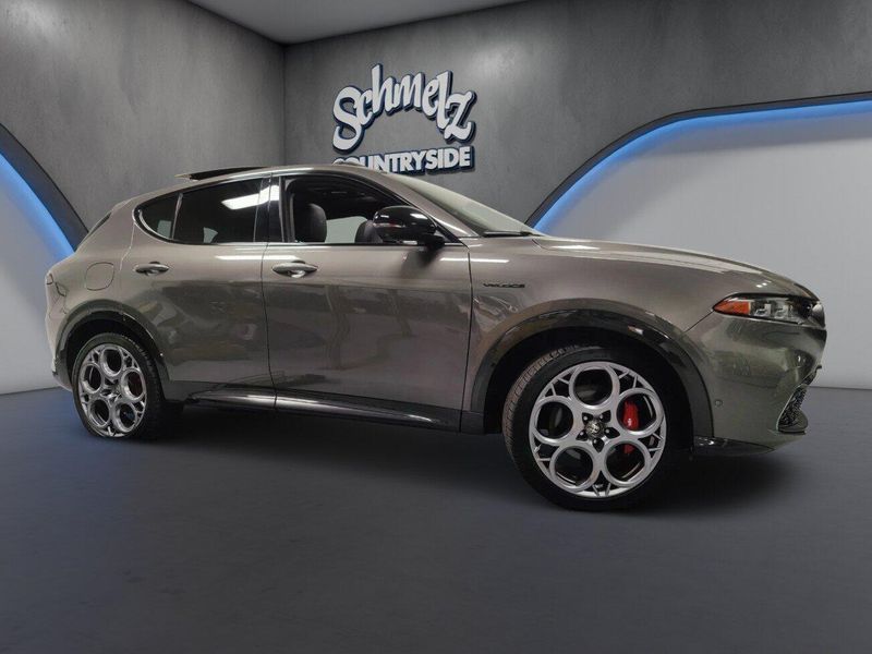 Used 2024 Alfa Romeo Tonale Veloce Premium AWD w/SunroofImage 3