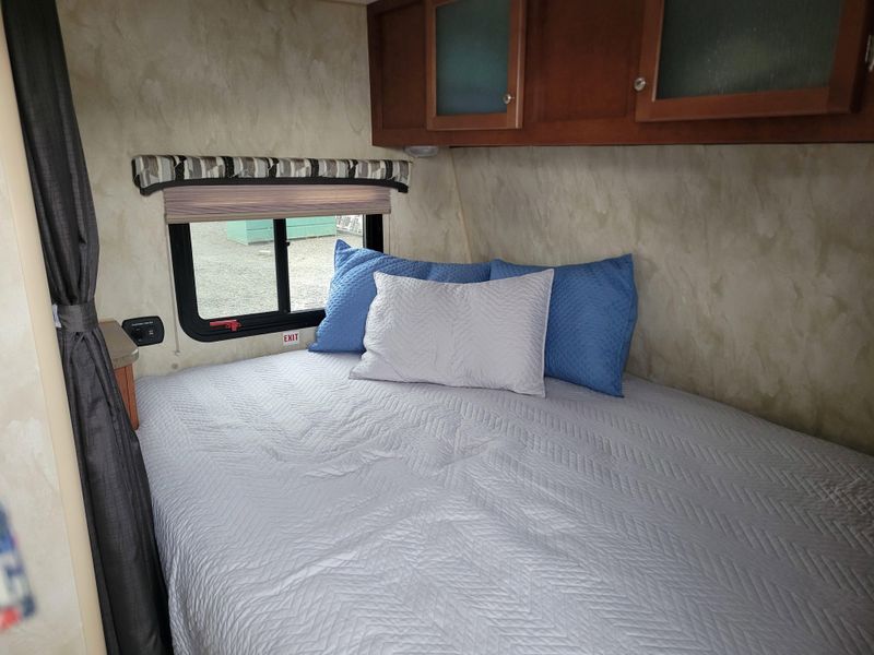 Used 2018 NASH 17K Image 9
