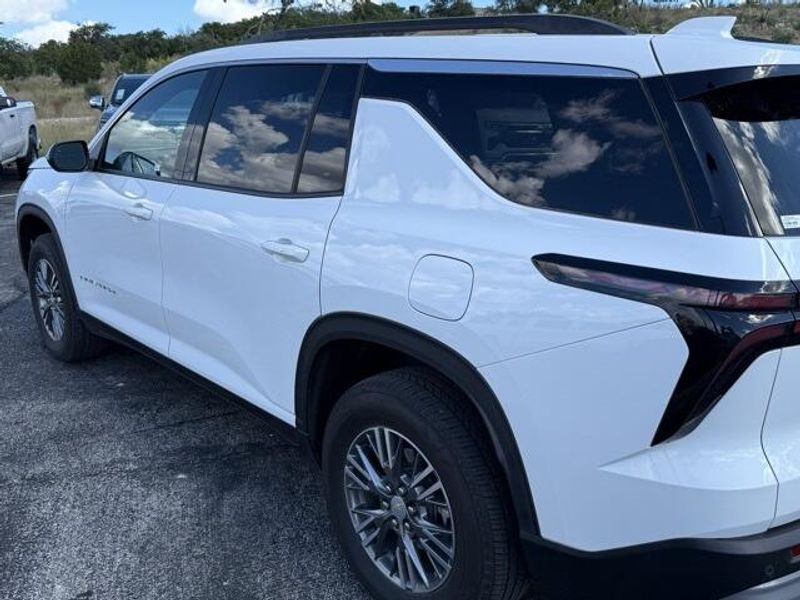 2025 Chevrolet Traverse 1LT photo 13