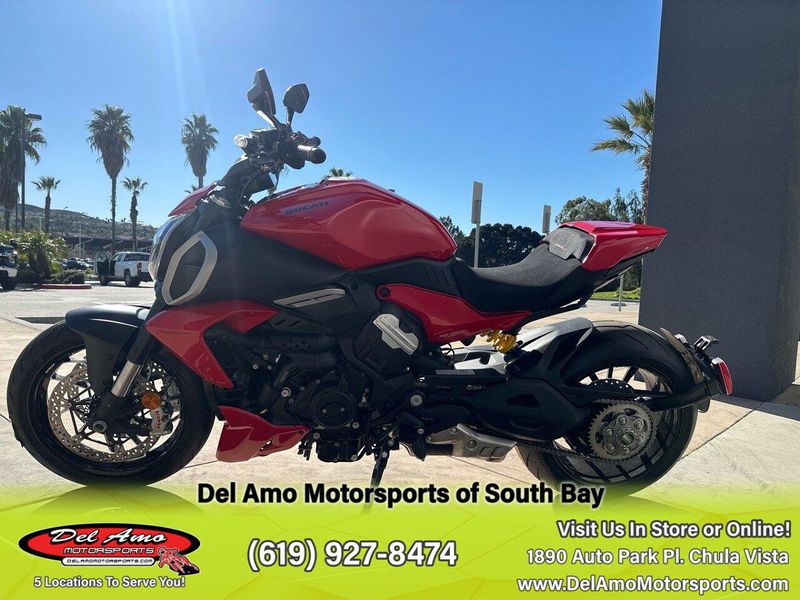 2024 Ducati DIAVEL V4  in a RED exterior color. Del Amo Motorsports of South Bay (619) 547-1937 delamomotorsports.com 