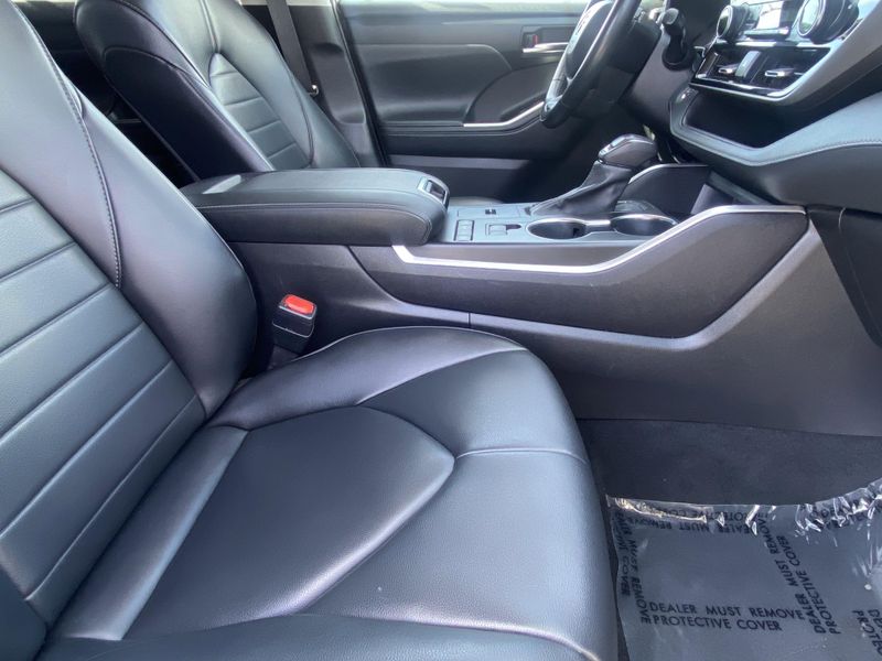 2022 Toyota Highlander XLEImage 12
