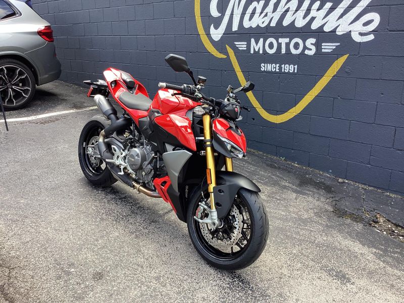 New 2025 Ducati STREETFIGHTER V2S 