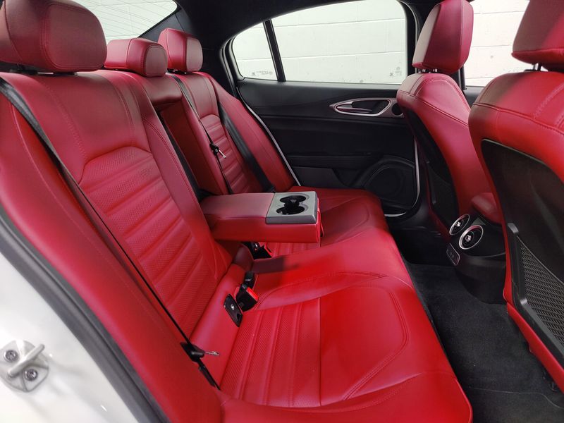 New 2025 Alfa Romeo Giulia AwdImage 15