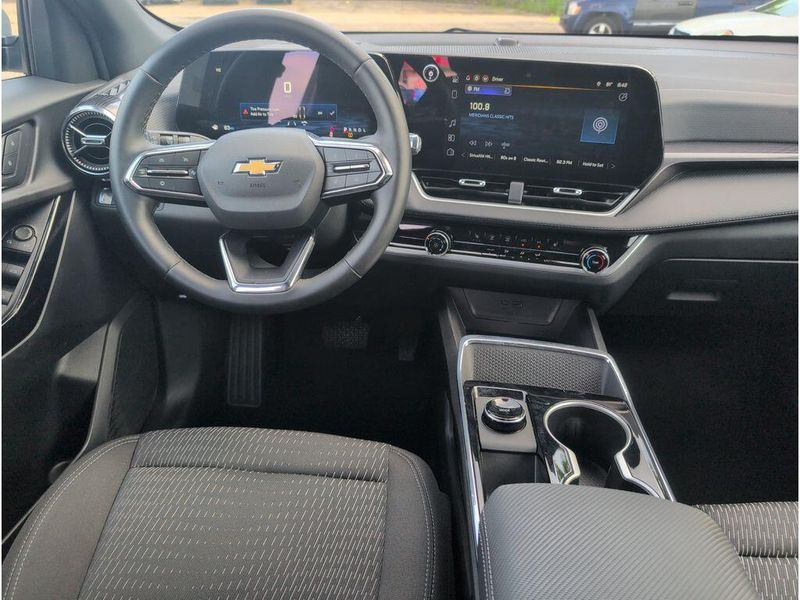 Used 2026 Chevrolet Equinox FWD LTImage 30