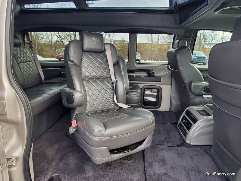 2023 Chevrolet Express Cargo Image 3