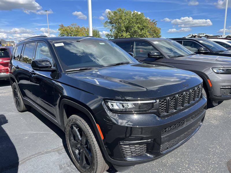 New 2025 Jeep Grand Cherokee L Limited 4x4Image 3