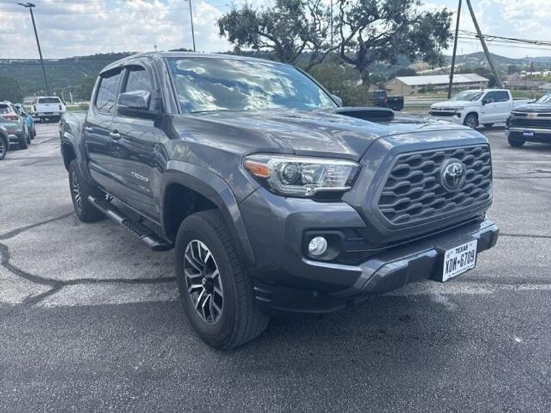 2021 Toyota Tacoma 4x4 SR photo 3