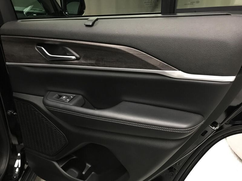 Used 2024 Jeep Grand Cherokee LimitedImage 24