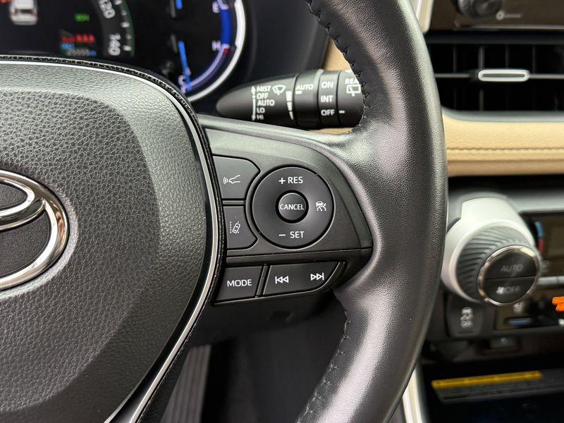 2021 Toyota RAV4 Hybrid LimitedImage 27