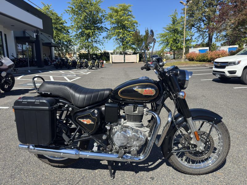 2024 Royal Enfield Bullet 350 - BLACK AND GOLD 